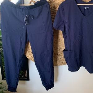 Med Couture Cargo Scrub Joggers (L)